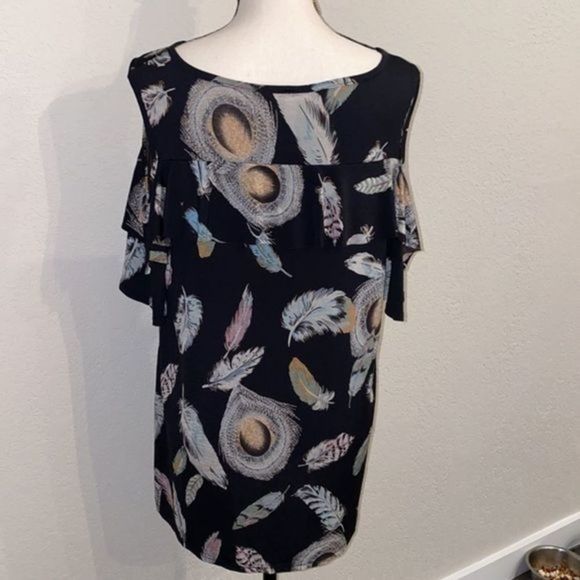 Feather slit shoulders top - Picture 3 of 3